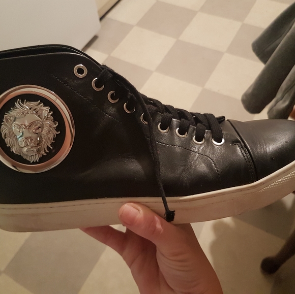 Mens Versace shoes, maybe worn twice. In great condition. Size 13 - Picture 4 of 4